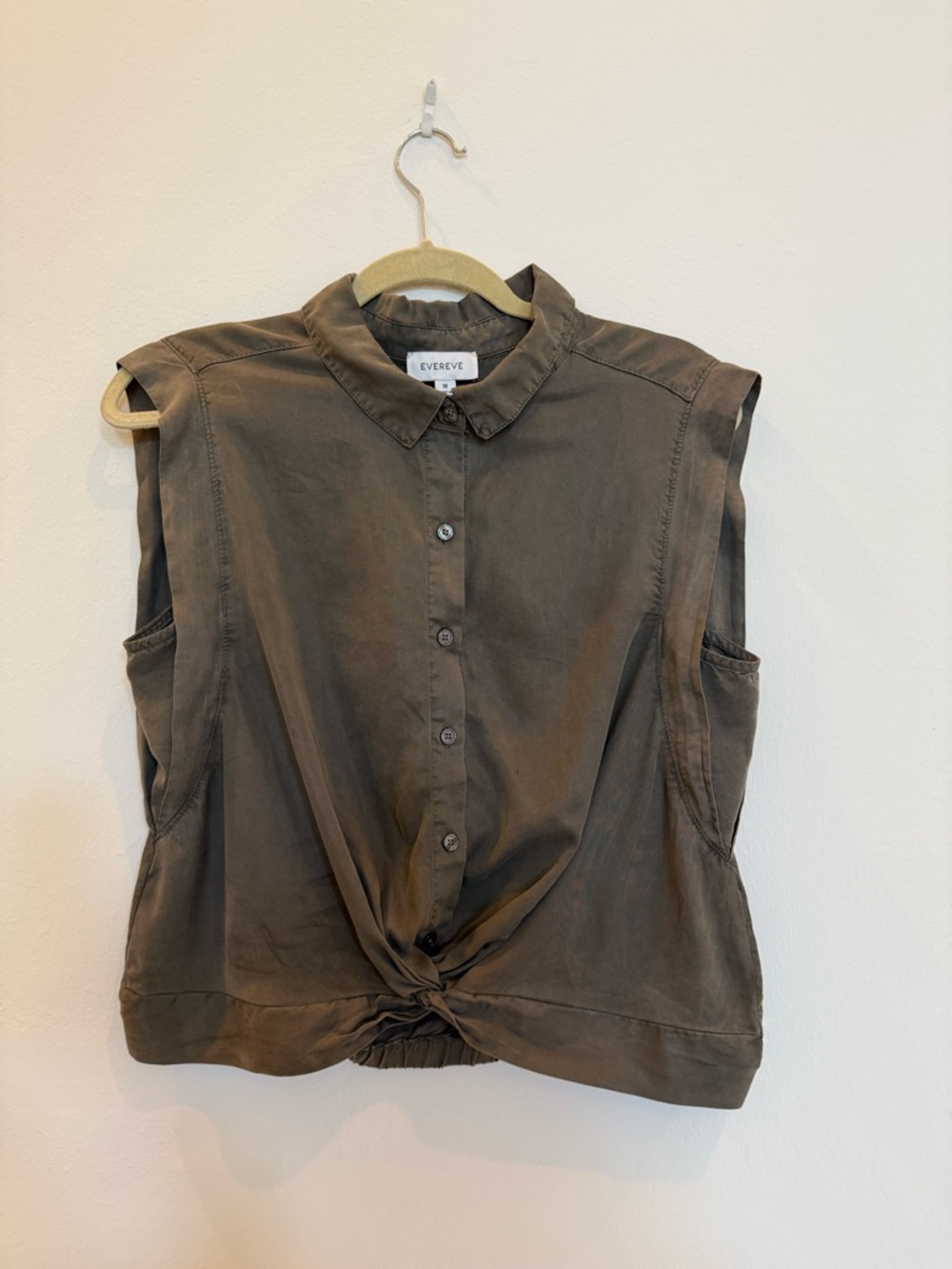 Evereve Rachel Tencel Sleeveless/Cap Sleeve Button Down - M - Picture 3 of 6